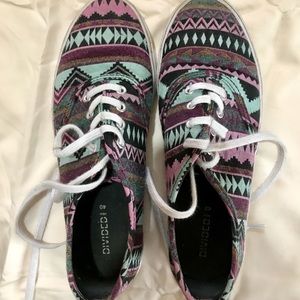 Multi-color geometric print sneakers